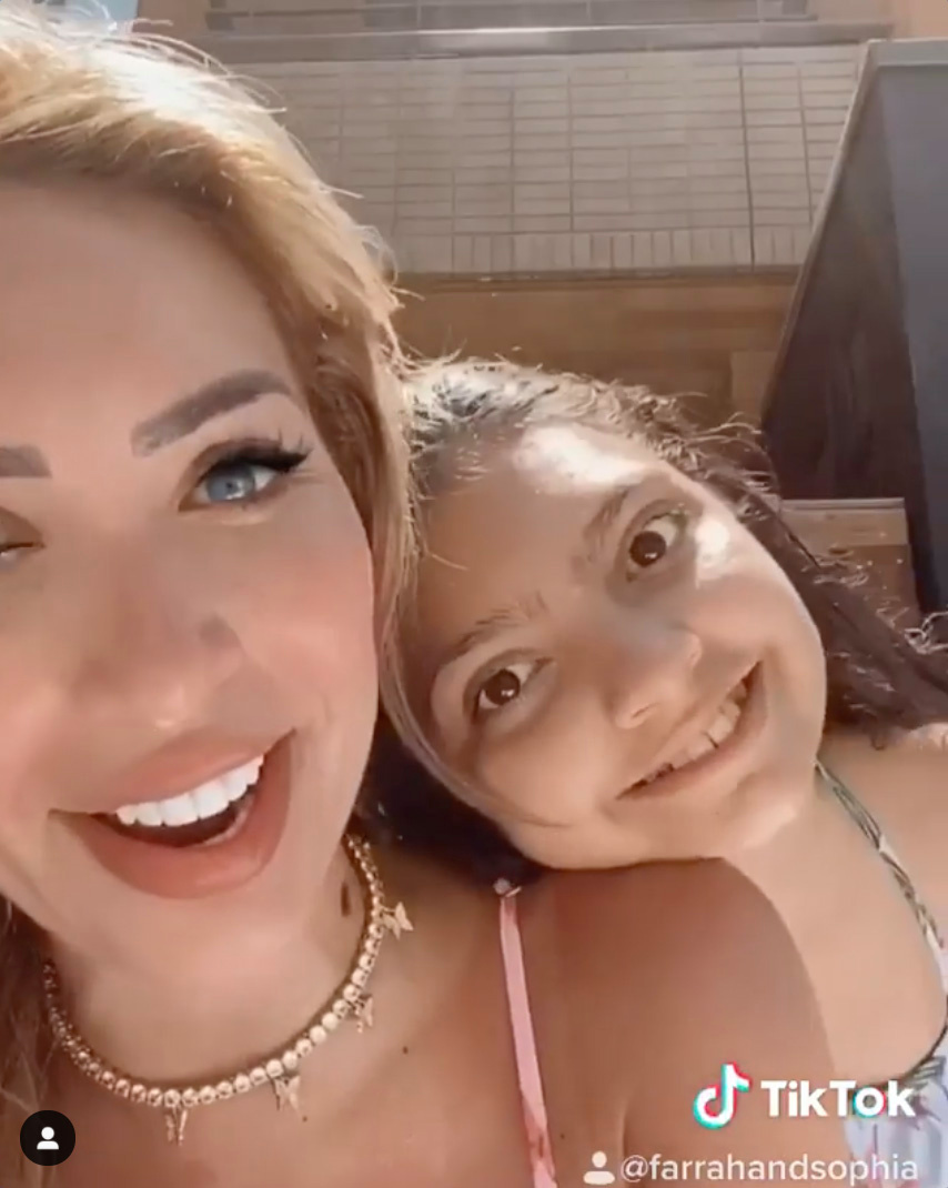 Farah posed in a TikTok video with her daughter, Sophia