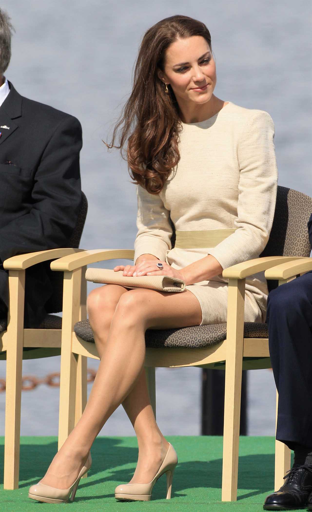 Kate looked flawless in a nude dress and heels that displayed her slender pins when she was in Canada in 2011