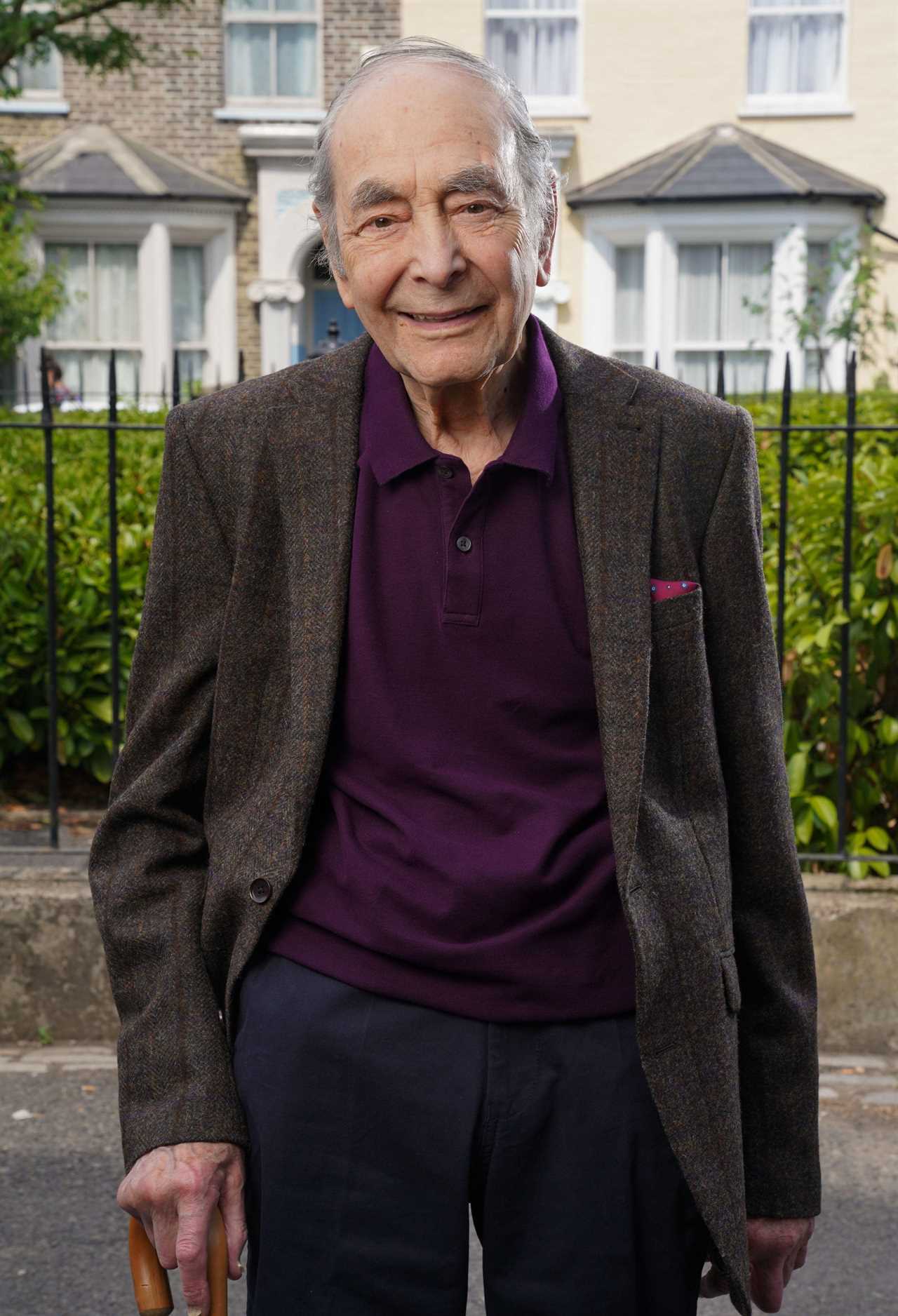 EastEnders star Leonard Fenton is returning to the soap this autumn as Doctor Harold Legg