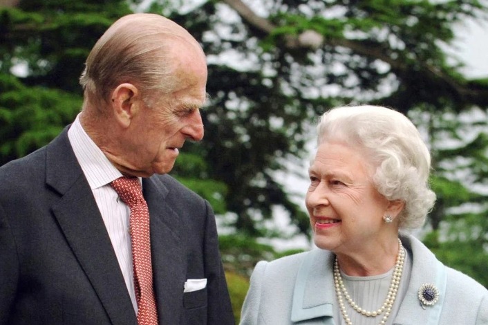 Prince Andrew travels with Queen in her car to Prince Philip’s memorial in huge show of support for her ‘favourite’