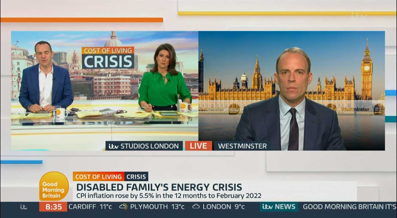 Martin Lewis falls silent and hammers his desk in rage on This Morning as energy crisis leaves him lost for words