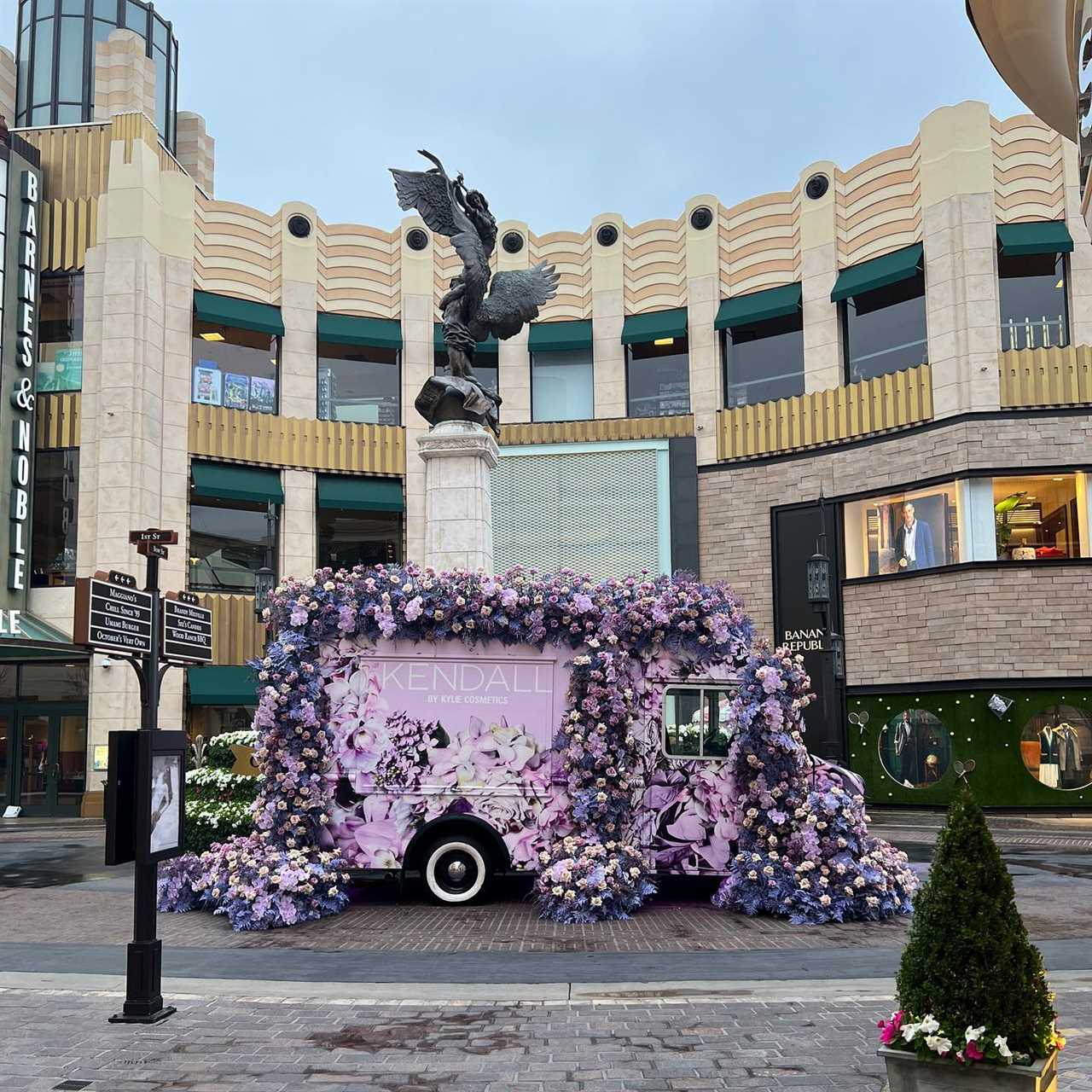 Kylie showed off her new custom floral truck