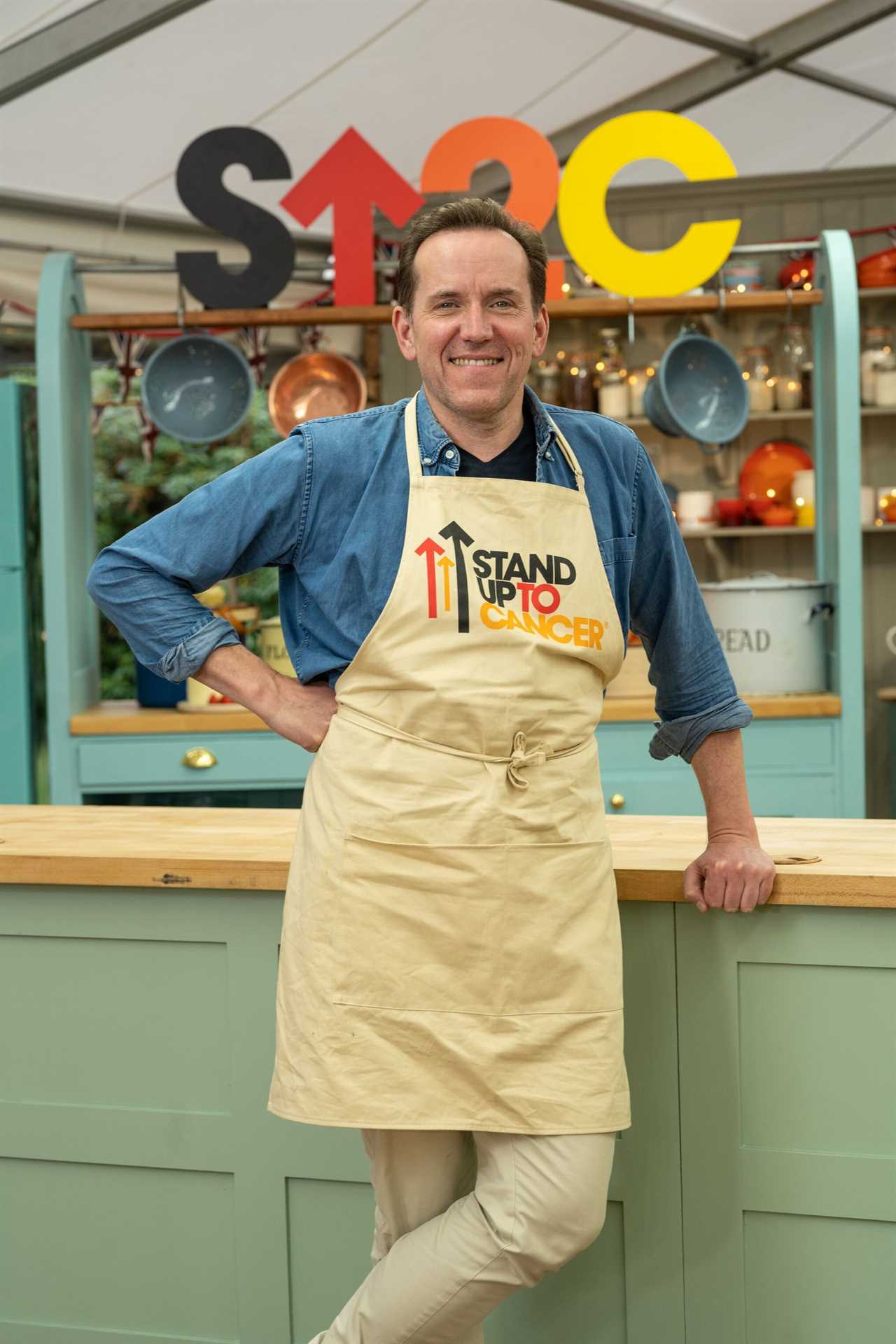 Ben Miller is wearing an apron for Stand Up To Cancer