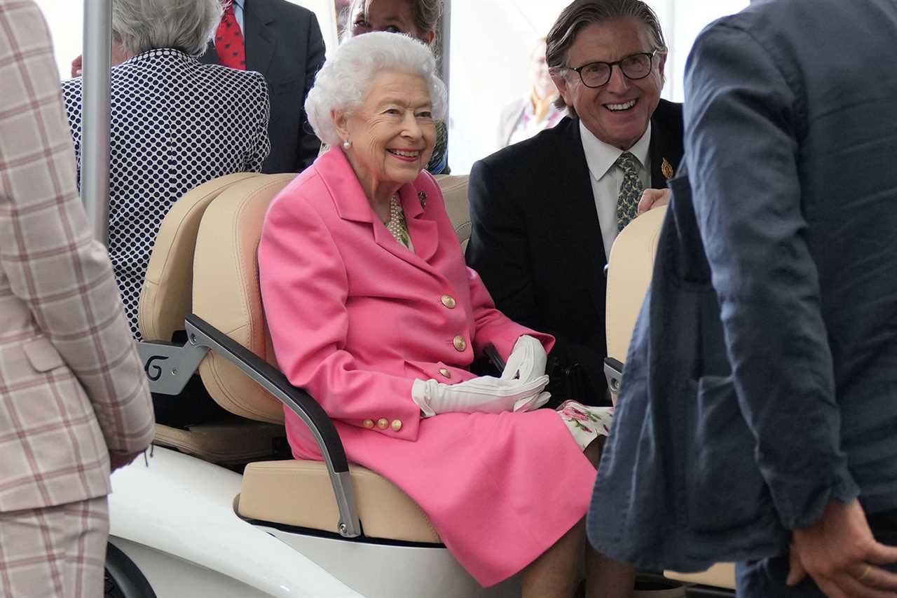 Queen pays touching flower tribute to The Sun’s late gardening editor Peter Seabrook