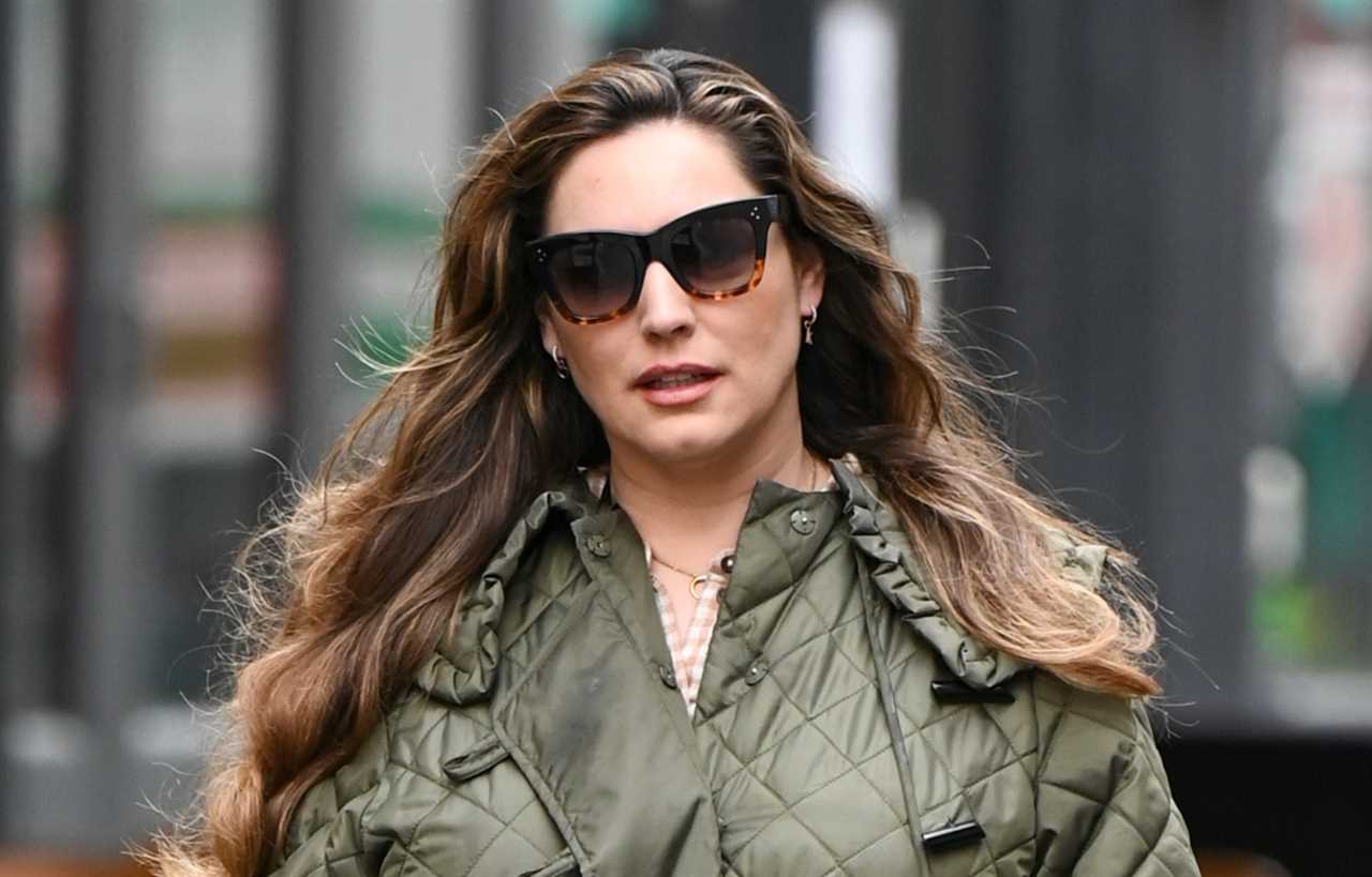 Inside Kelly Brook’s £3m North London home as she shows off lavish living room and huge garden