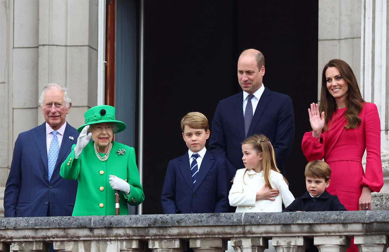 I’m a lip reader – here’s what the overjoyed Queen said to Prince George during her surprise Jubilee balcony appearance