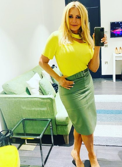 Carol Vorderman looks incredible in skintight leather skirt as she poses backstage at ITV