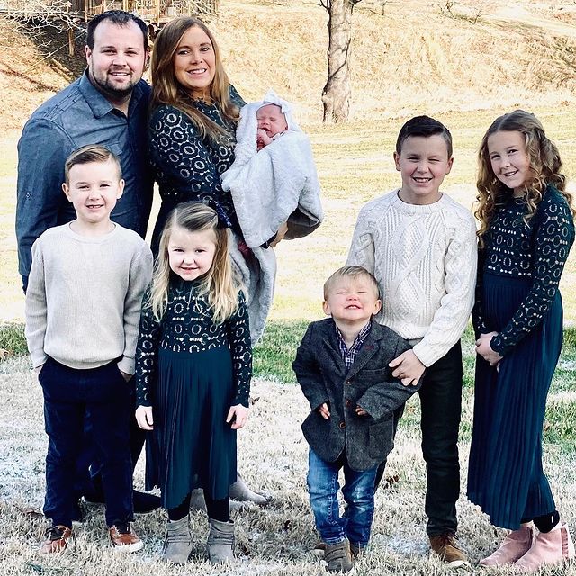 Duggar critics ‘cringe’ after Anna serves her kids ‘breakfast that looks like maggots’ in old rusty pan