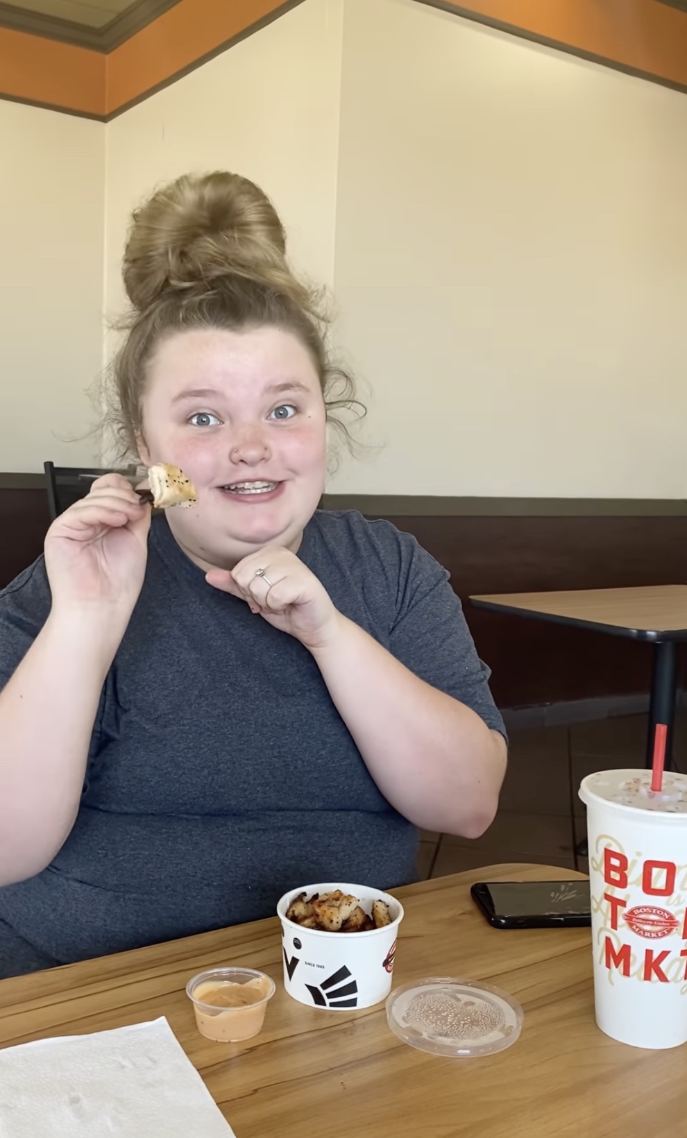 Mama June fans are concerned for Honey Boo Boo, 16, after spotting ‘dirty’ habit during dinner at fast food restaurant