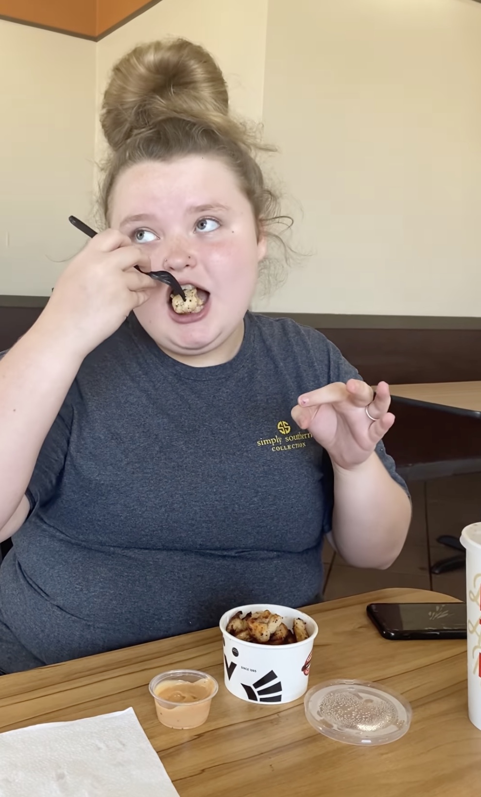 Mama June fans are concerned for Honey Boo Boo, 16, after spotting ‘dirty’ habit during dinner at fast food restaurant