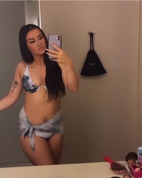 Teen Mom Kayla Sessler poses PANTLESS in just a flannel as admirer begs star to ‘slide into their DMs’