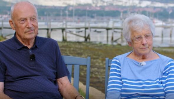 Antiques Roadshow expert floored as guest reveals how he bagged Titanic items from very last survivor