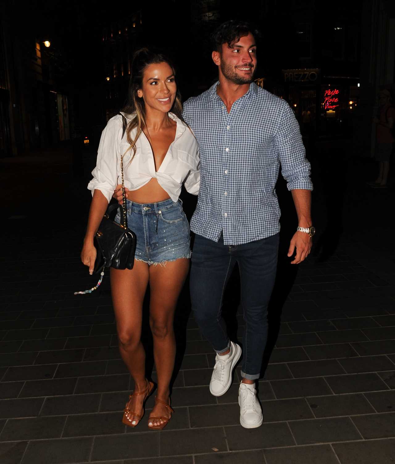 Love Island’s Ekin-Su flashes her bum and snogs Davide on romantic date night at Prezzo