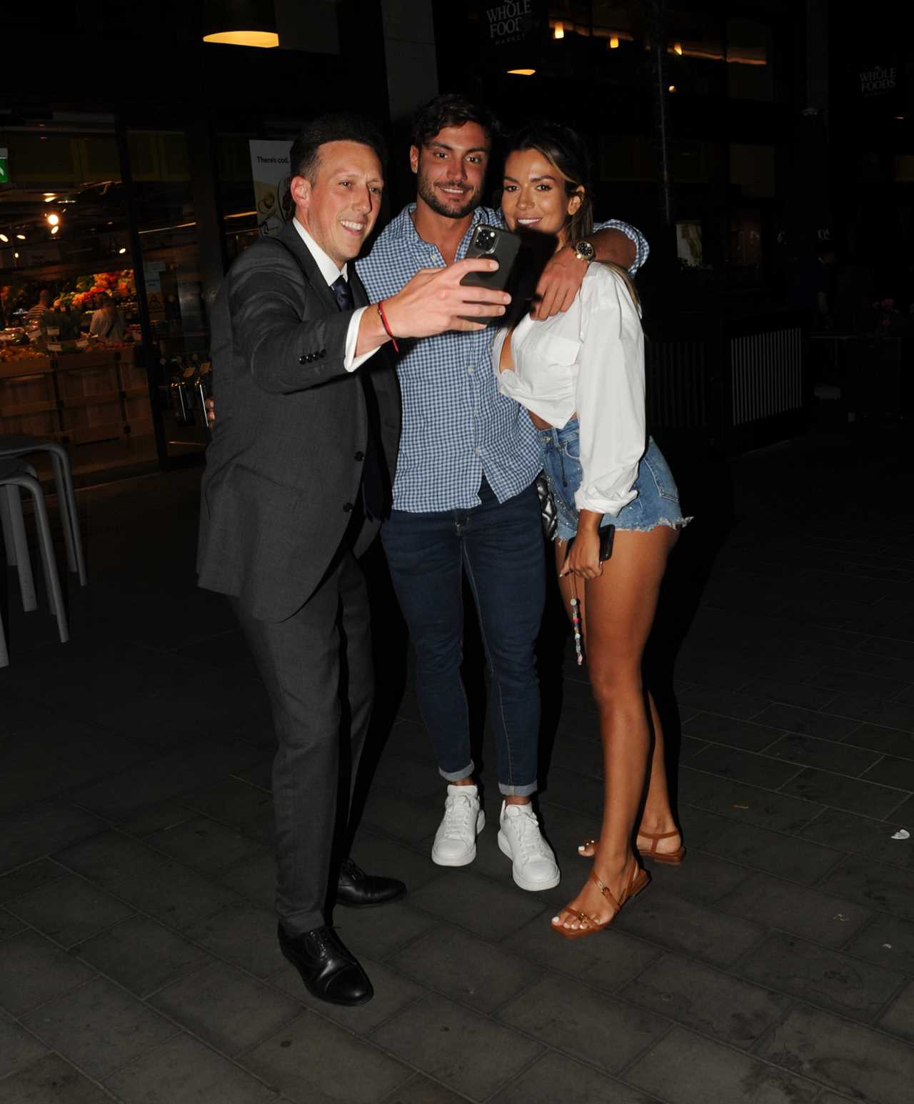 Love Island’s Ekin-Su flashes her bum and snogs Davide on romantic date night at Prezzo