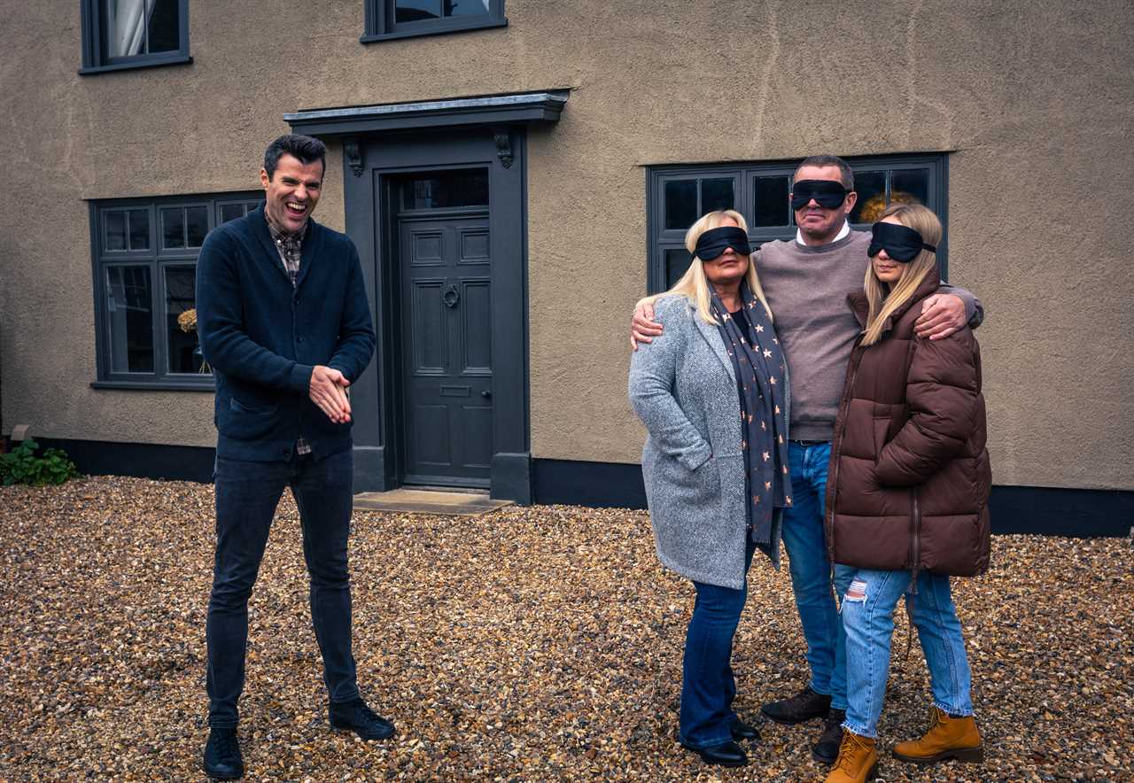 Steve Jones poses with rarely seen American wife on holiday in Cornwall