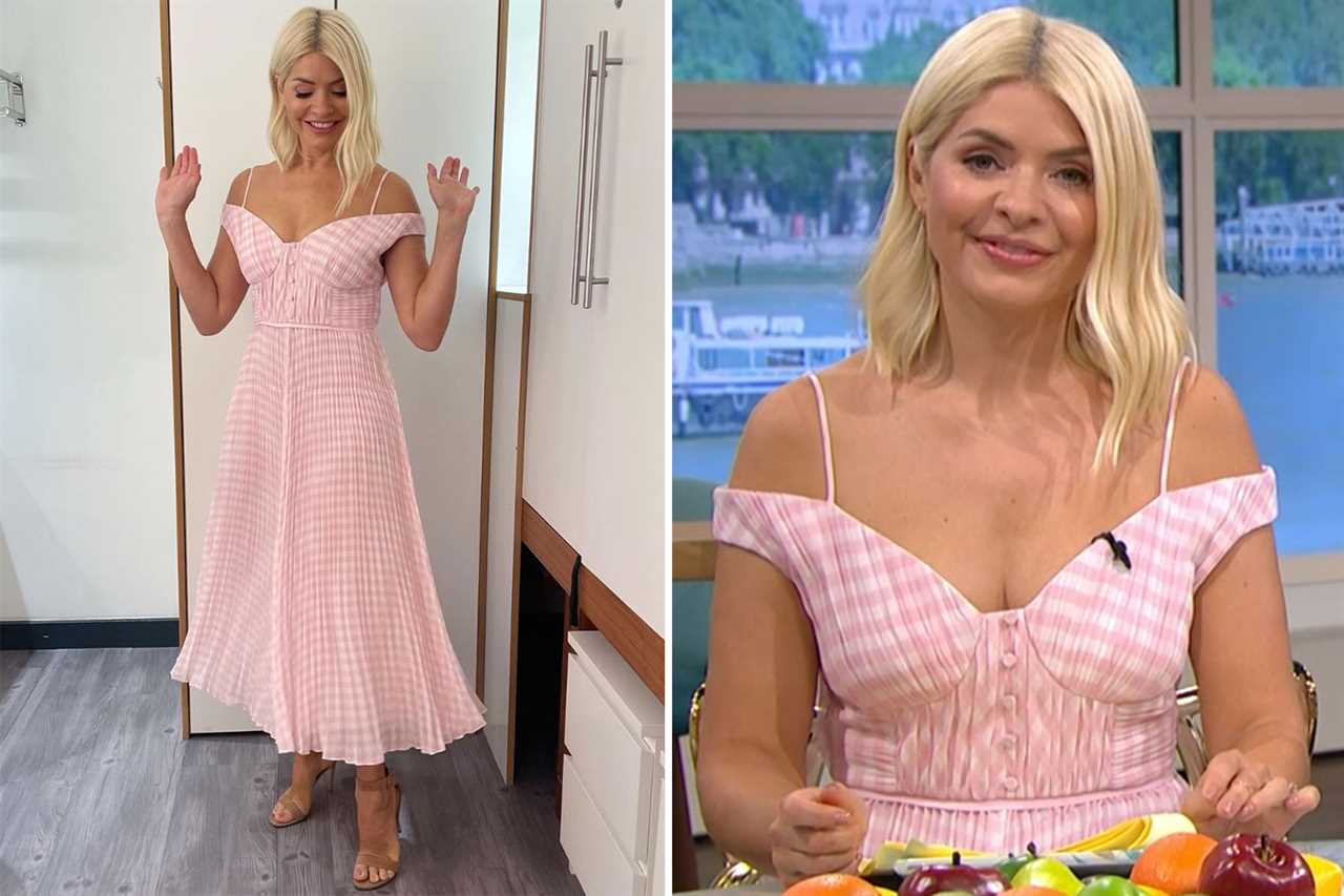 Holly Willoughby looks jaw-droppingly stunning in a bikini on sun-drenched holiday from This Morning