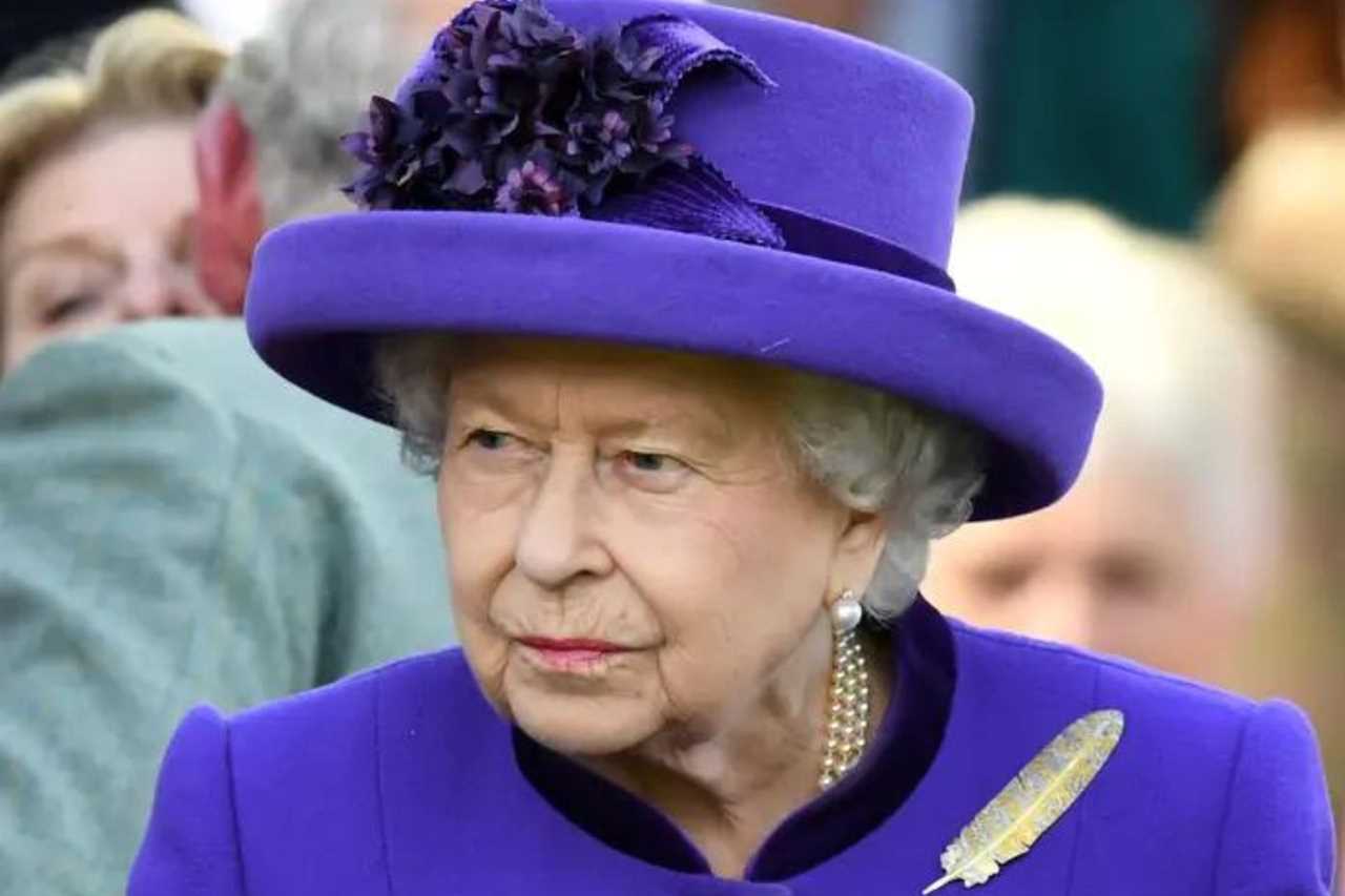 Man ‘caught with crossbow said “I’m here to kill the Queen” after being arrested at Windsor Castle in hood and mask’