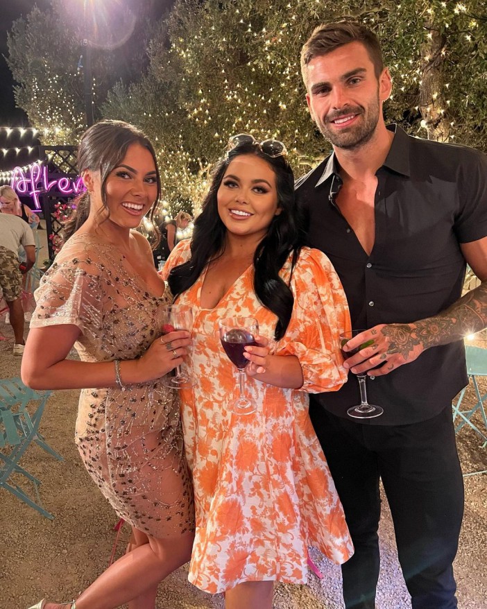 Scarlett Moffatt seen posing with new Love Island pals as she says she feels “lost” since show ended