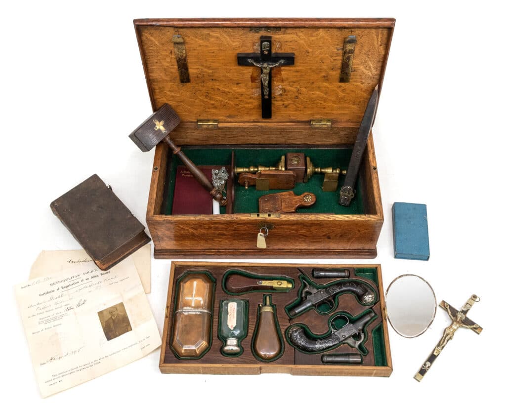 Bargain Hunt’s Charles Hanson left open-mouthed as vampire-hunting kit stuns at auction