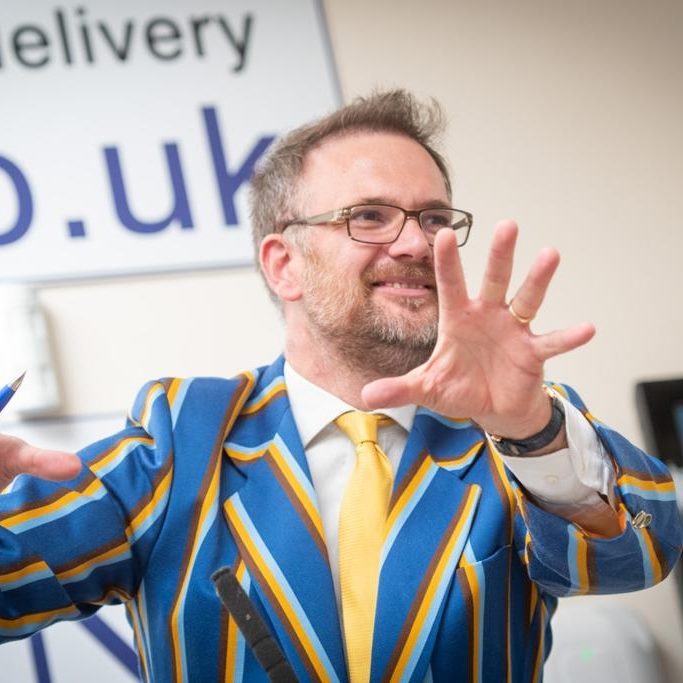 Bargain Hunt’s Charles Hanson left open-mouthed as vampire-hunting kit stuns at auction