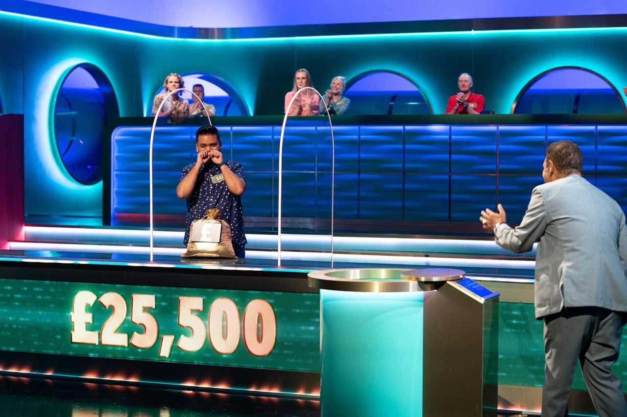 Moneybags viewers left blushing by VERY cheeky comments on  Channel 4 game show