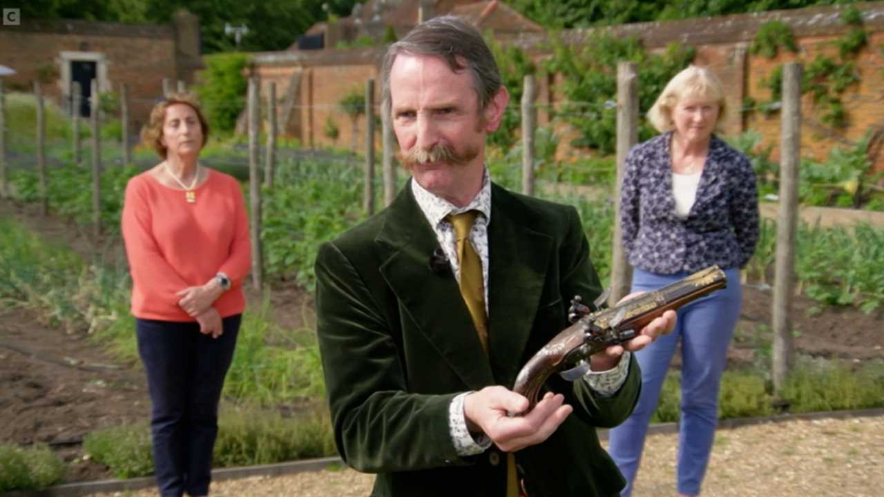 Antiques Roadshow guest stunned after medieval stone head found in DRAIN receives staggering valuation