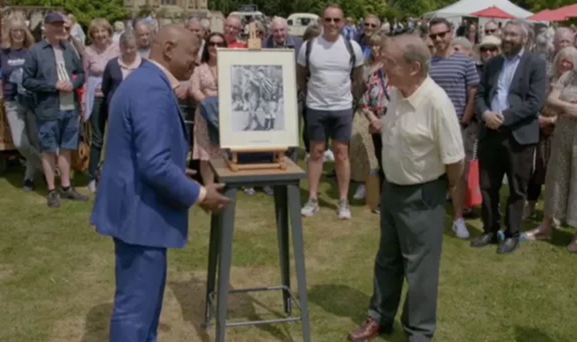 Football referee floored as rare Gazza photo gets huge valuation for a very lucky reason