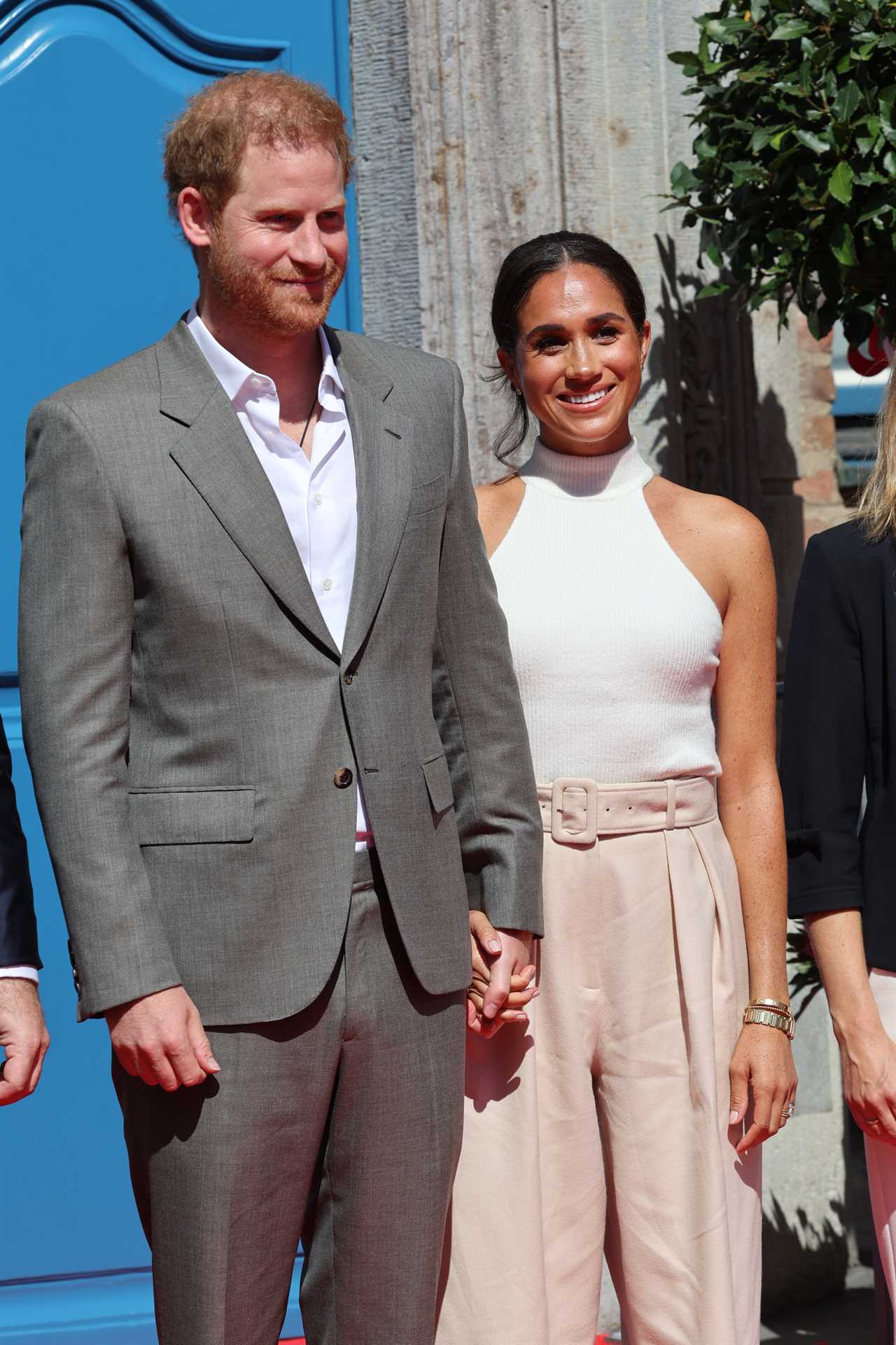 ‘Playful’ Prince Harry ‘has vanished’ as he poses ‘awkwardly’ with Meghan Markle at Invictus Games event