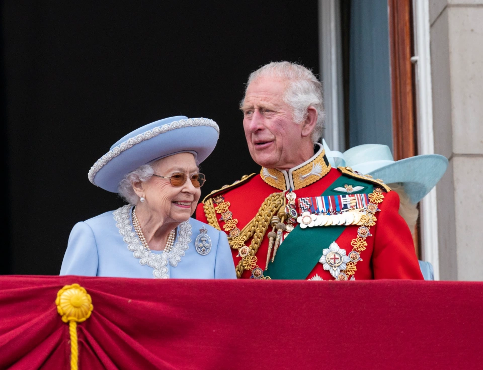 Prince William & Charles rush to Balmoral to be by Queen’s side after palace reveal doctors are concerned for her health