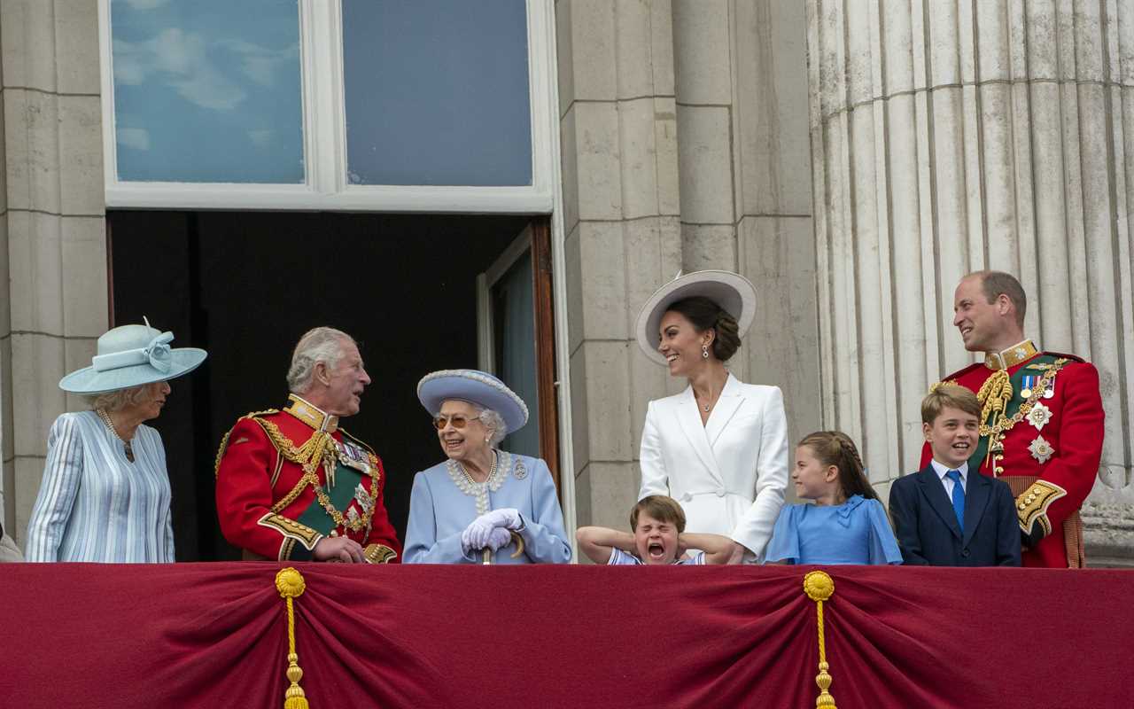 Prince William & Charles rush to Balmoral to be by Queen’s side after palace reveal doctors are concerned for her health