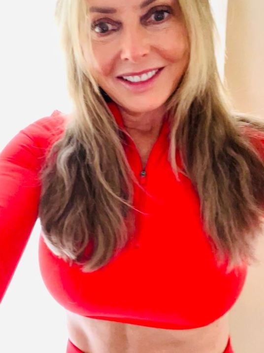 Carol Vorderman shows off incredible abs during yoga session in skintight gym kit