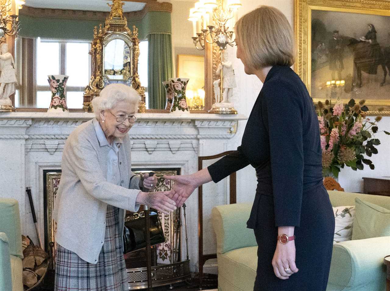 The Queen died ‘with Charles and Anne at her bedside’ as other royals rushed in vain to Balmoral to say goodbye