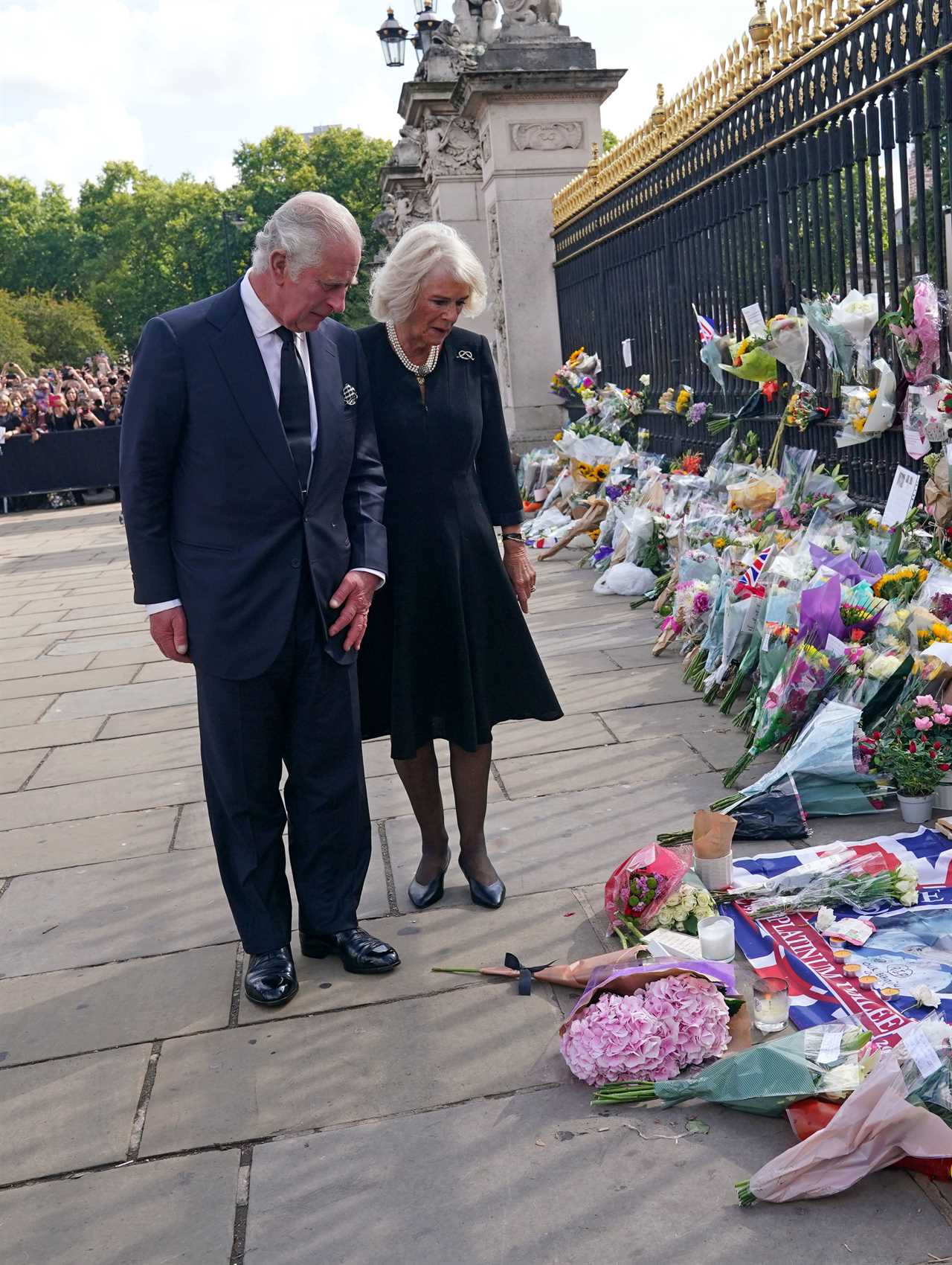 ‘Vulnerable’ King Charles ‘overwhelmed by grief’ as he looks at tributes to the Queen, body language expert claims