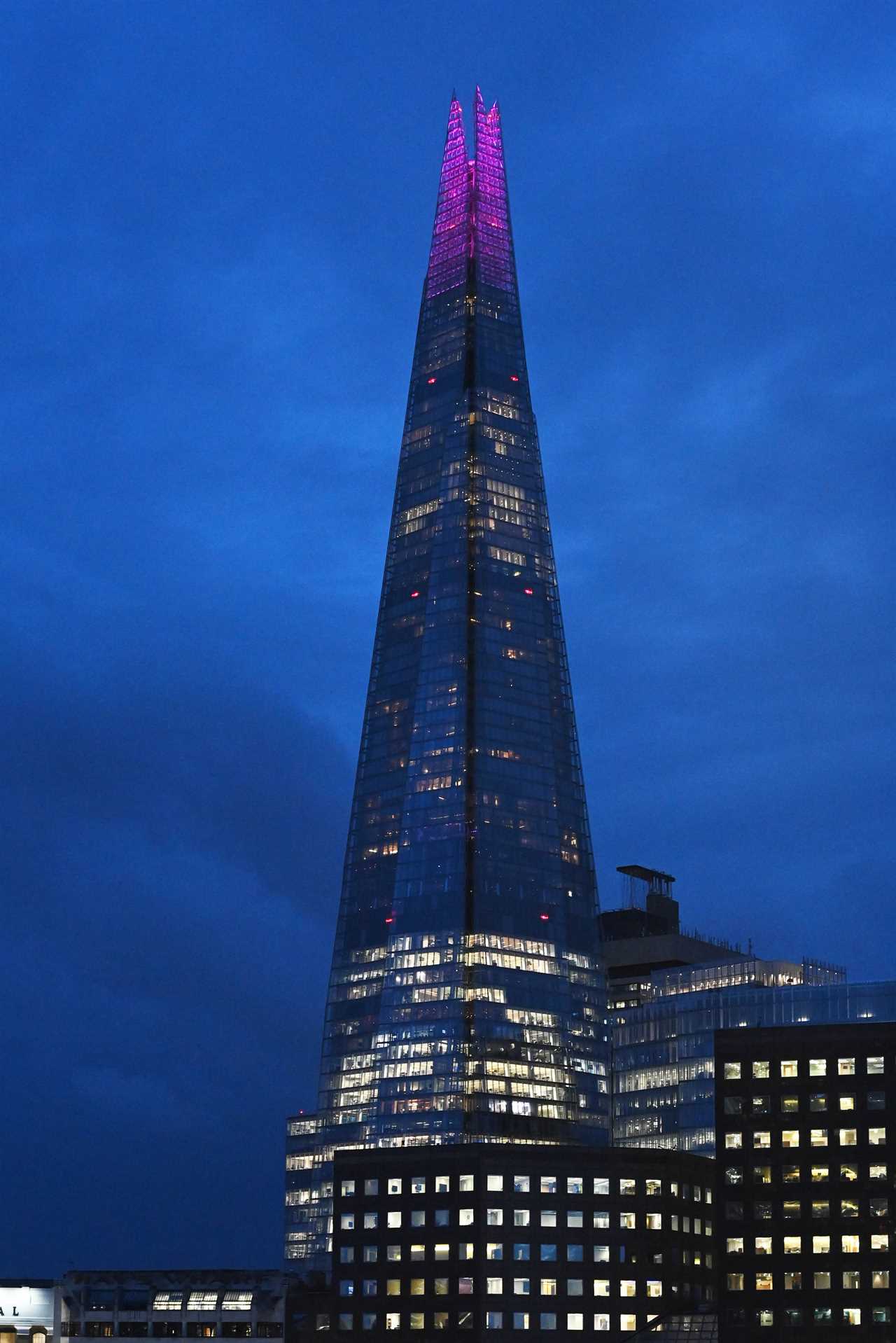 Purple lights & Union Jacks seen in cities from New York to Tel Aviv as the world pays tribute to the Queen