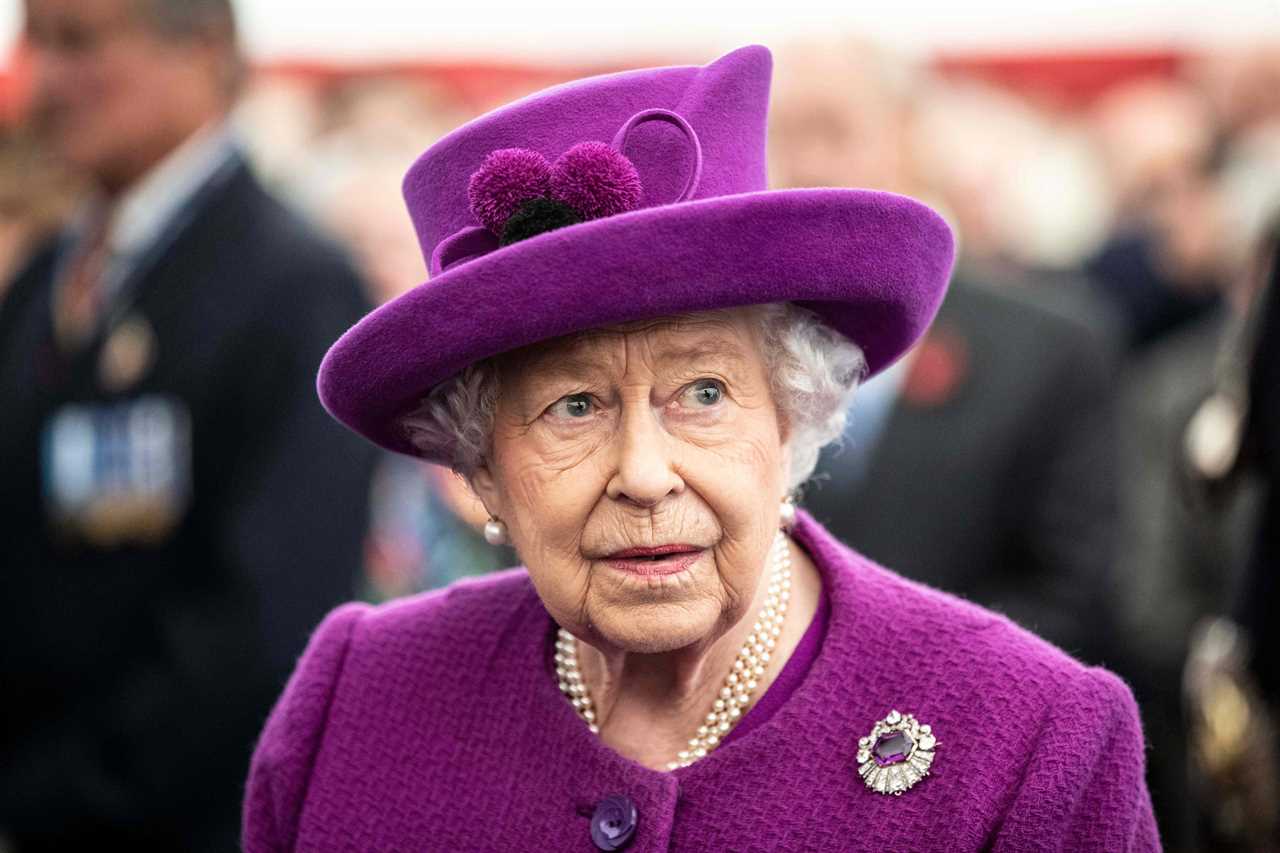 Purple lights & Union Jacks seen in cities from New York to Tel Aviv as the world pays tribute to the Queen