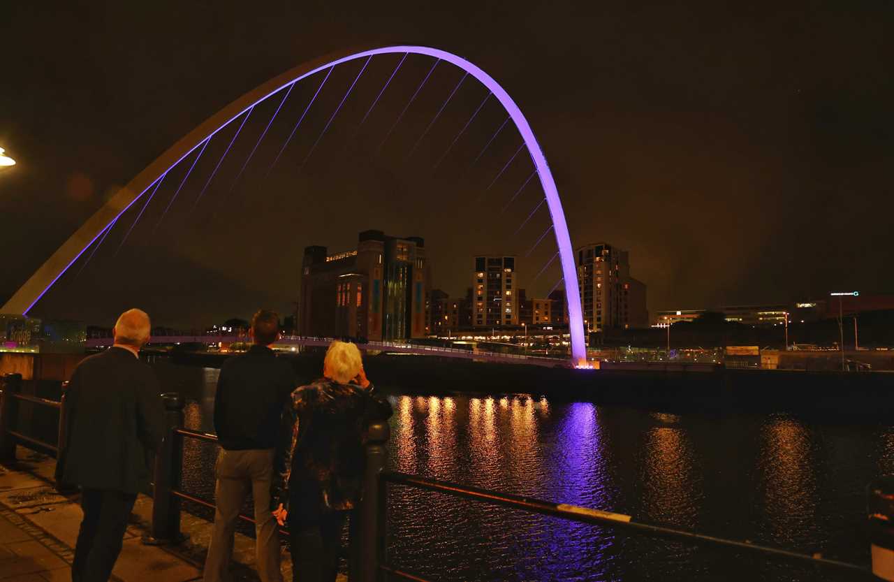 Purple lights & Union Jacks seen in cities from New York to Tel Aviv as the world pays tribute to the Queen