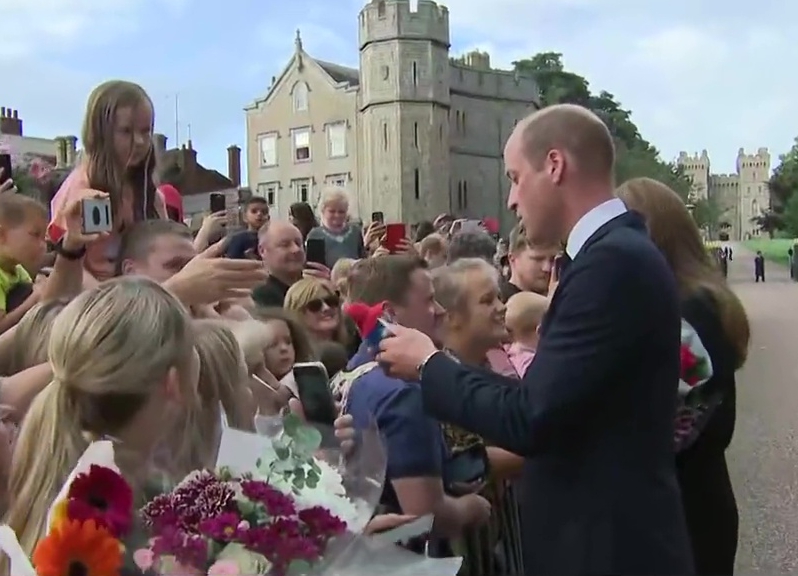 Sweet moment Prince William’s gifted Paddington Bear by grieving fan – and he immediately says who he’ll give it to