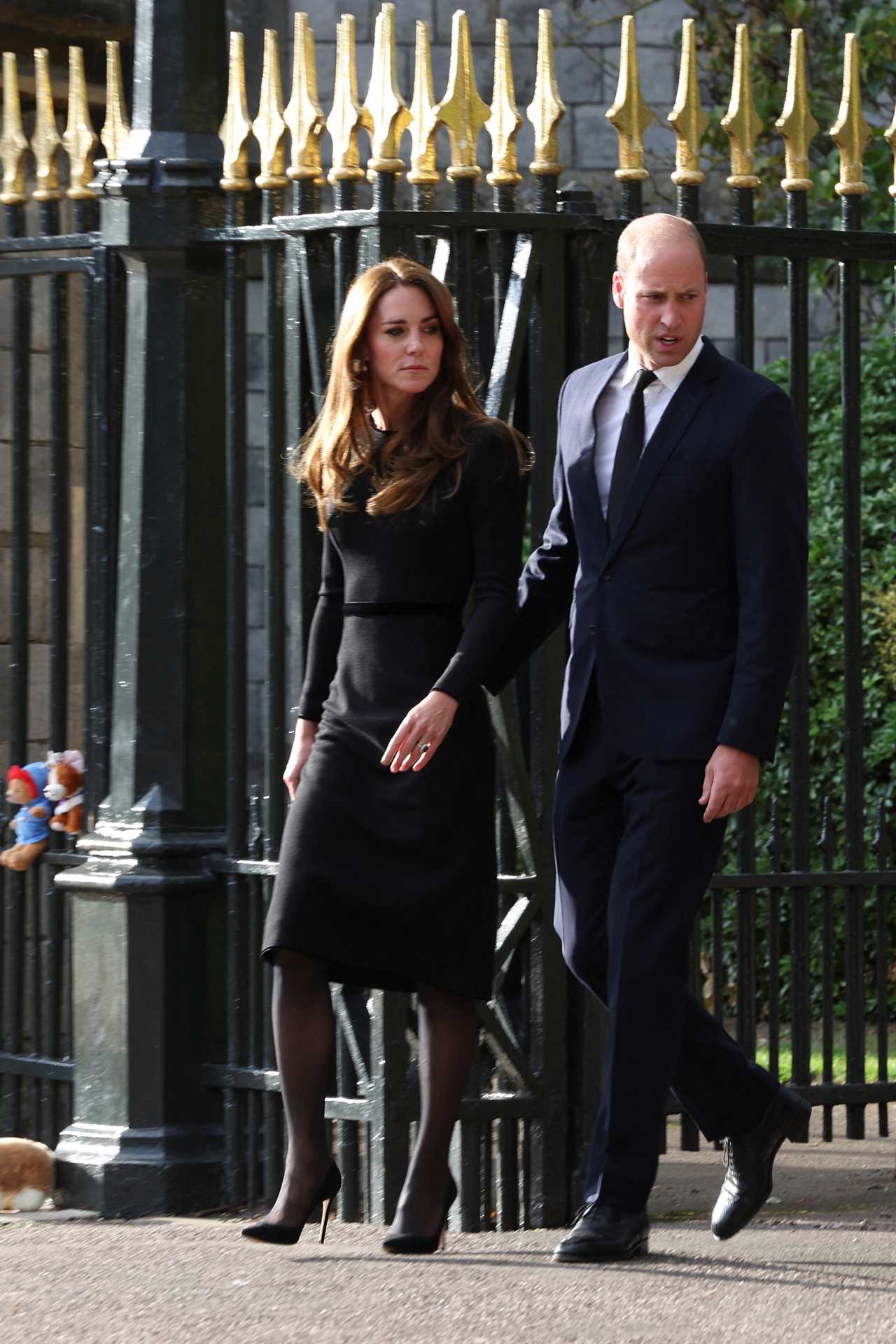 Body language expert reveals why Prince William and Kate Middleton are rarely spotted holding hands in public