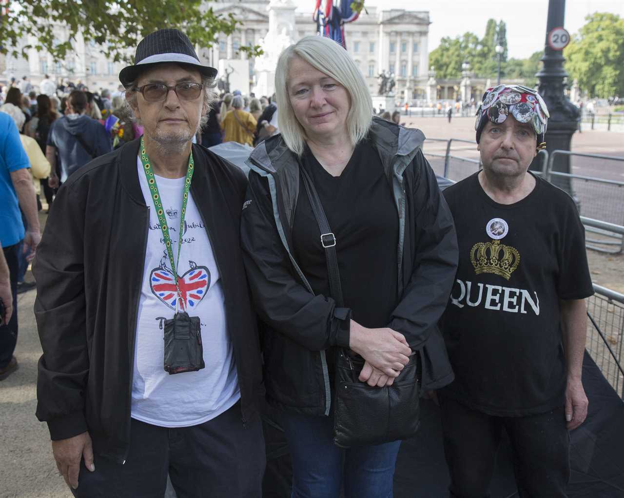 We’re camping for 10 DAYS outside Buckingham Palace so we get the best view of the Queen’s coffin… we couldn’t miss it