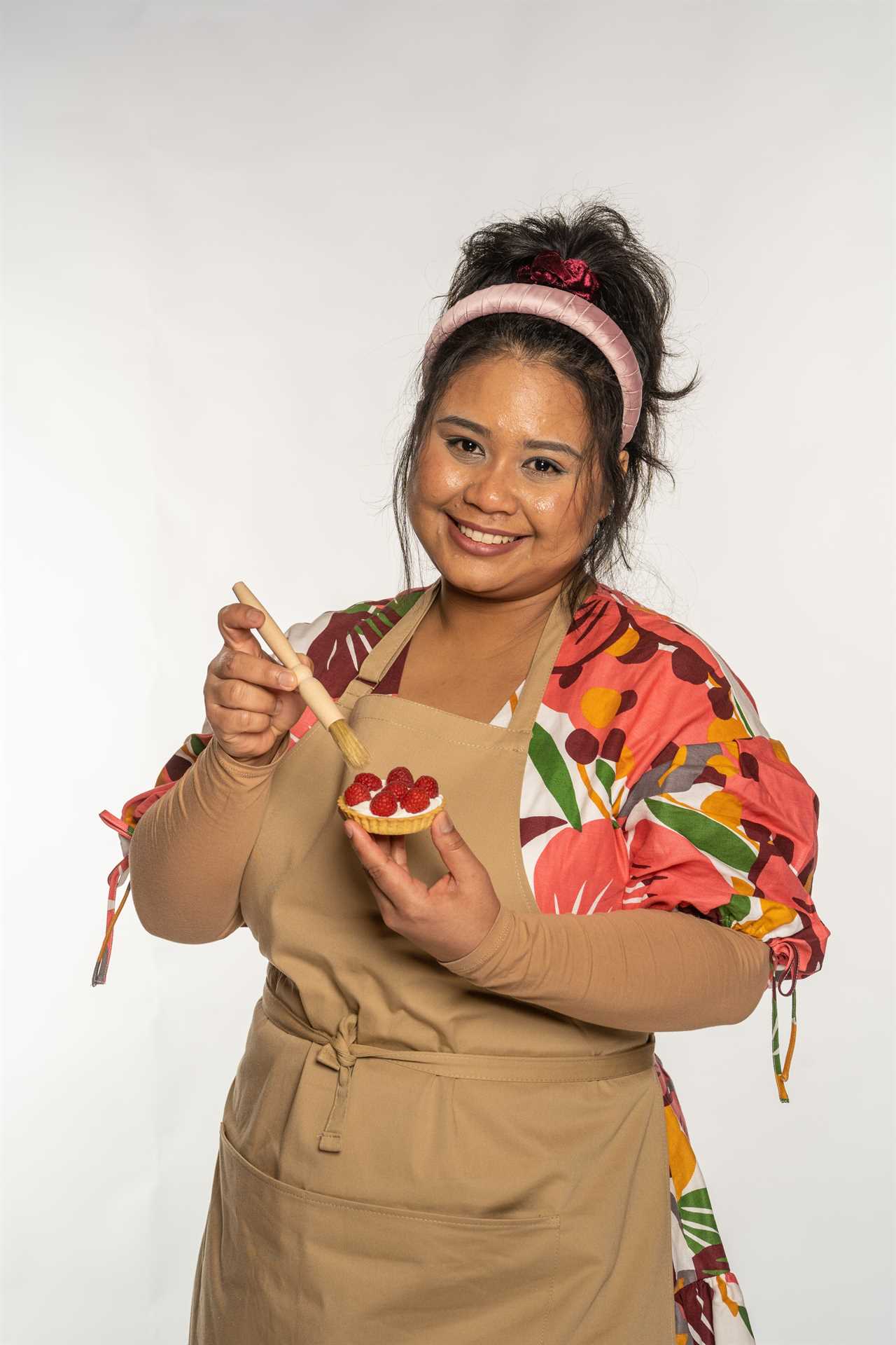 Who is GBBO 2022 contestant Syabira?