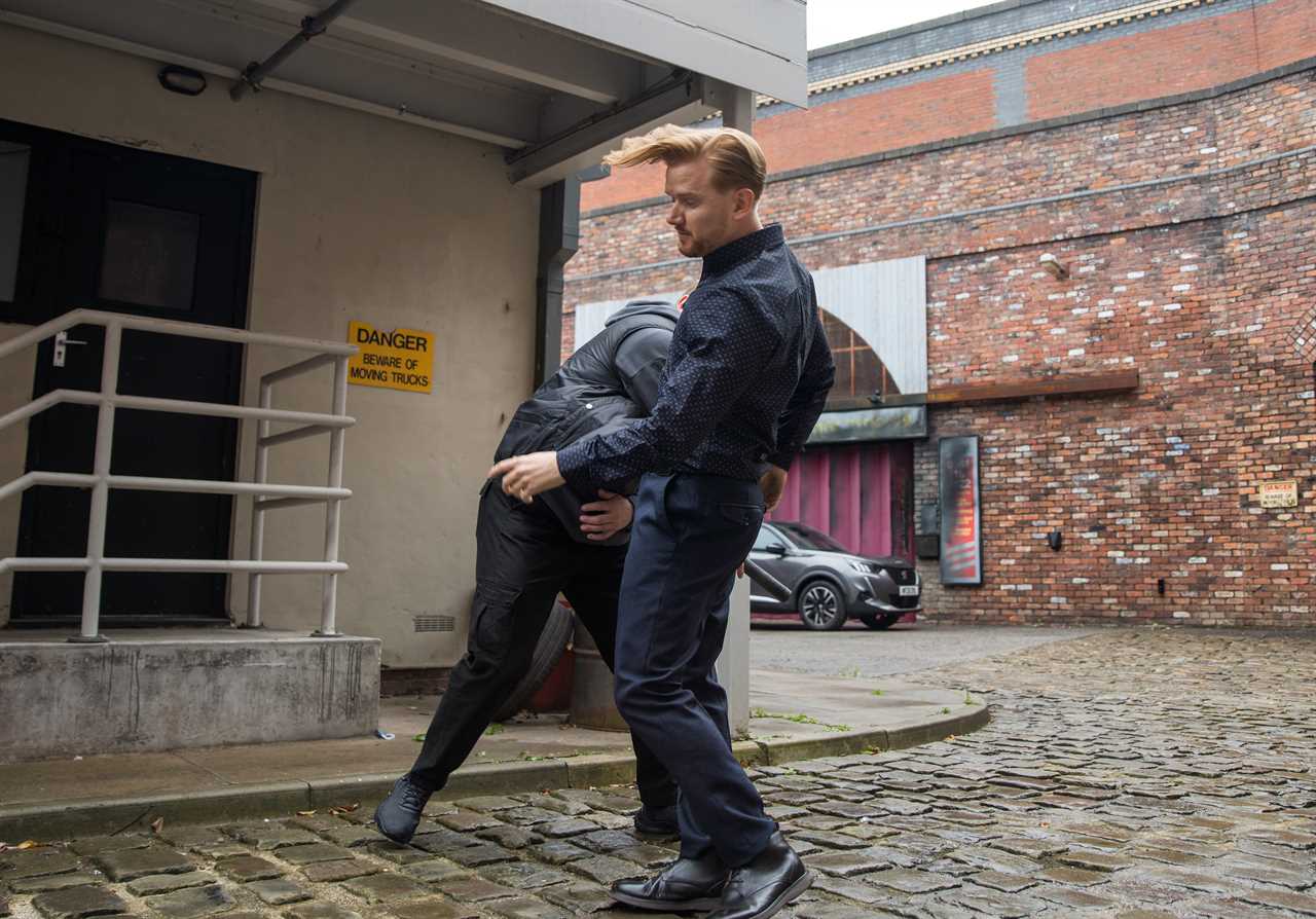 Corrie star reveals he was in REAL pain during brutal scene