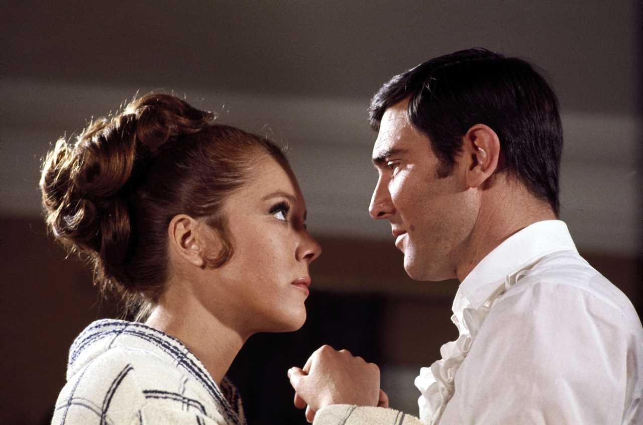 James Bond icon George Lazenby ‘booed off stage’ after ‘belittling the Queen’ and making ‘creepy sexist’ comments