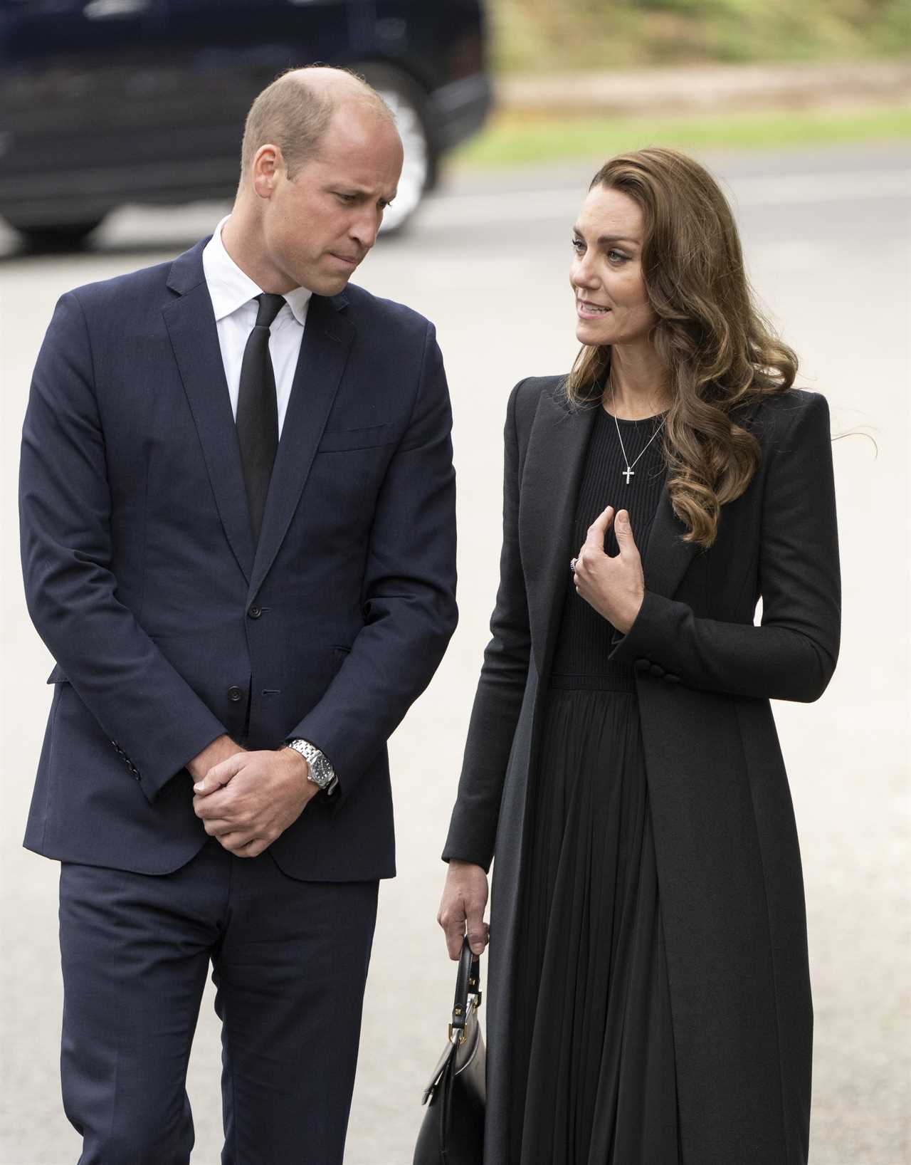 Prince William battling ‘inner tension’ and shows he feels ‘powerless’ over Queen’s death, body language pro claims