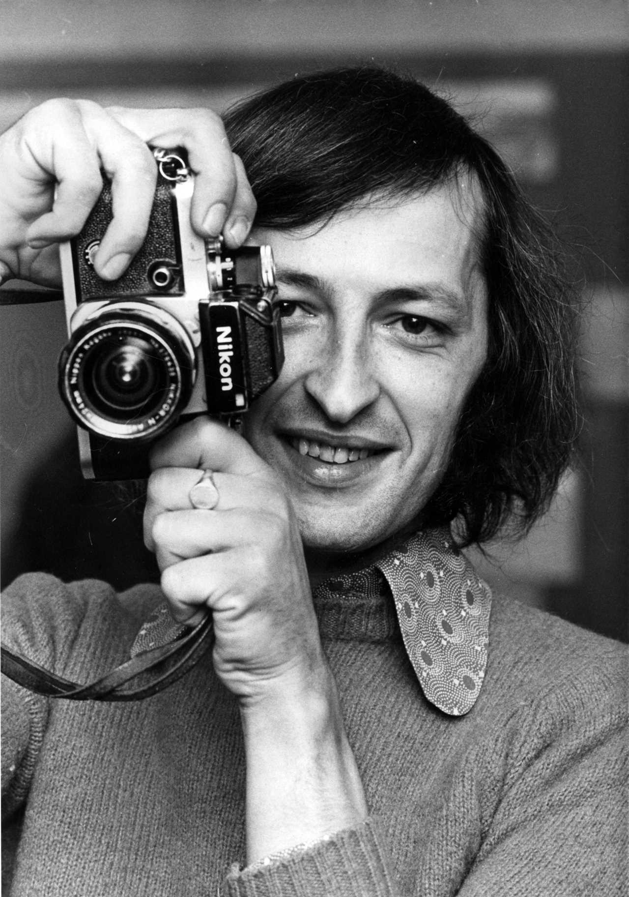 Award-winning Sun photographer Roger Bamber – who photographed the Queen and Olivia Newton-John – has died aged 77