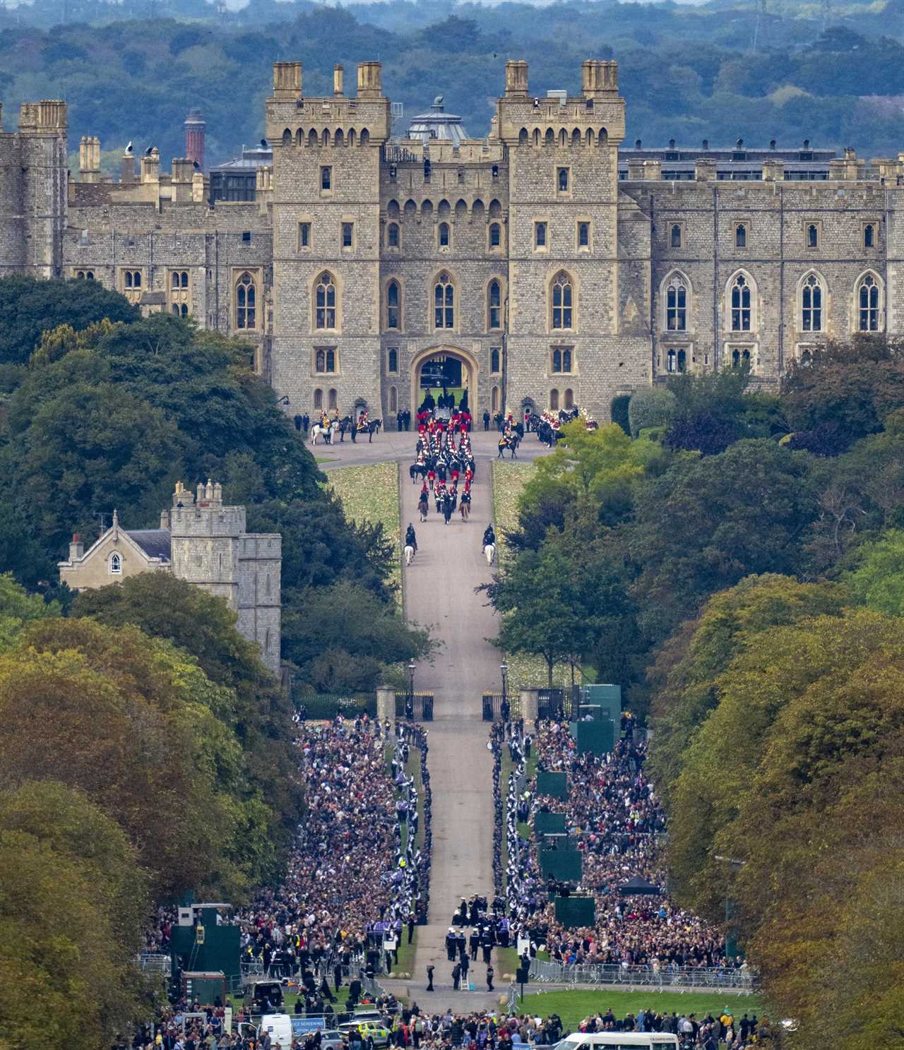 Moving moment a vast and silent crowd welcomed the Queen home for final time