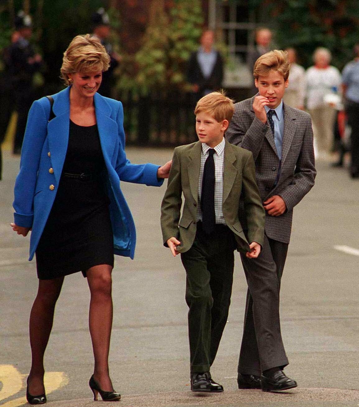 Prince William has been paying a secret tribute to Diana under his suits & uniform for 30 years – have you seen it?