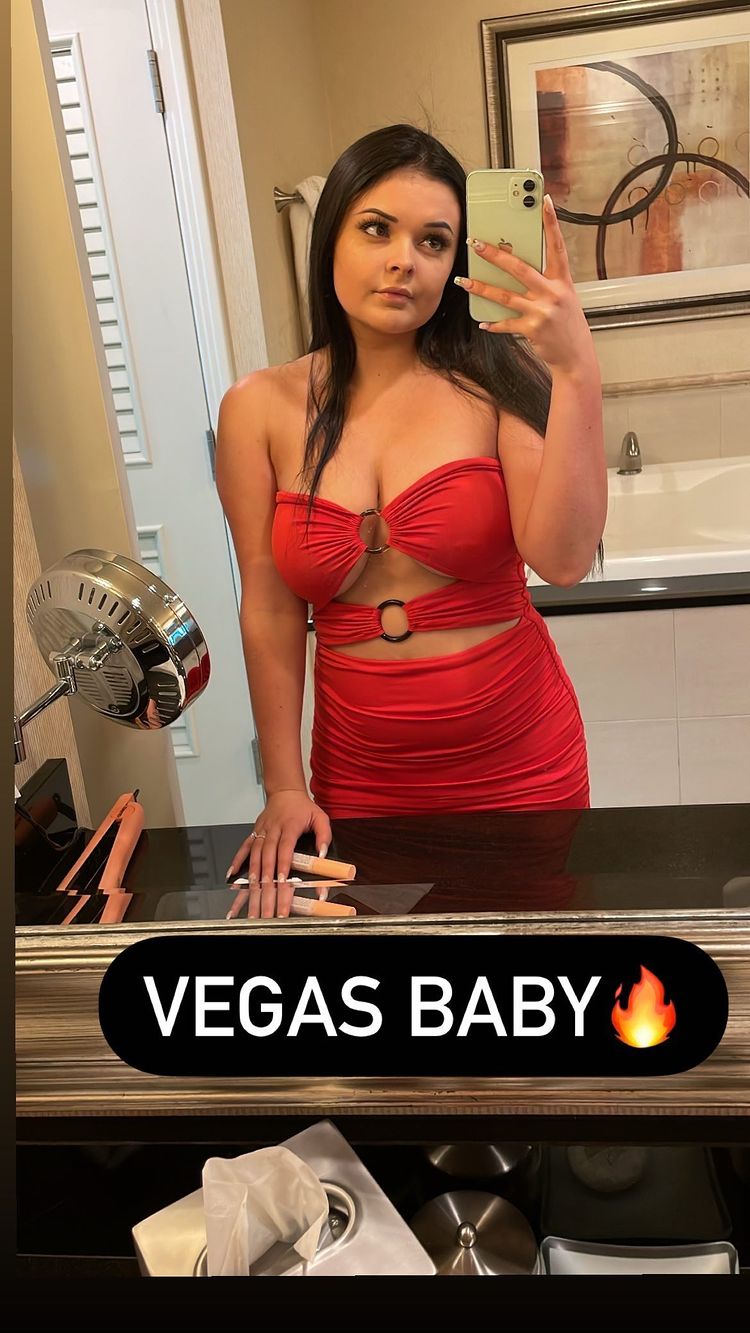 Teen Mom alum Lexi Tatman shows off major underboob in a skintight cut-out red dress for a new sexy selfie