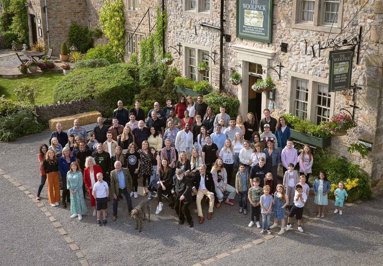 Emmerdale confirms special hour-long weekend episode to mark 50th anniversary with full cast pic