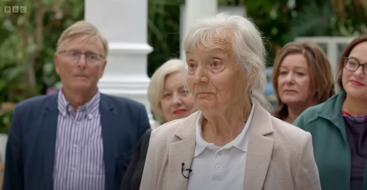 Antiques Roadshow guest open-mouthed as she learns very lucky truth behind her painting