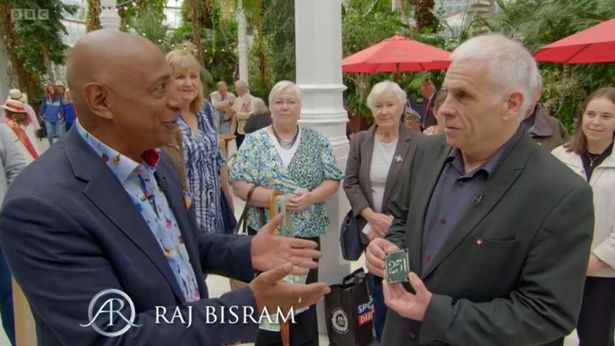 Antiques Roadshow guest open-mouthed as she learns very lucky truth behind her painting